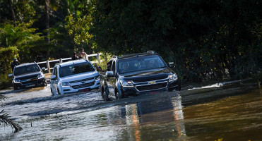 Chevrolet ฝ่าน้ำท่วมร่วมช่วยเหลือผู้ประสบภัยใต้