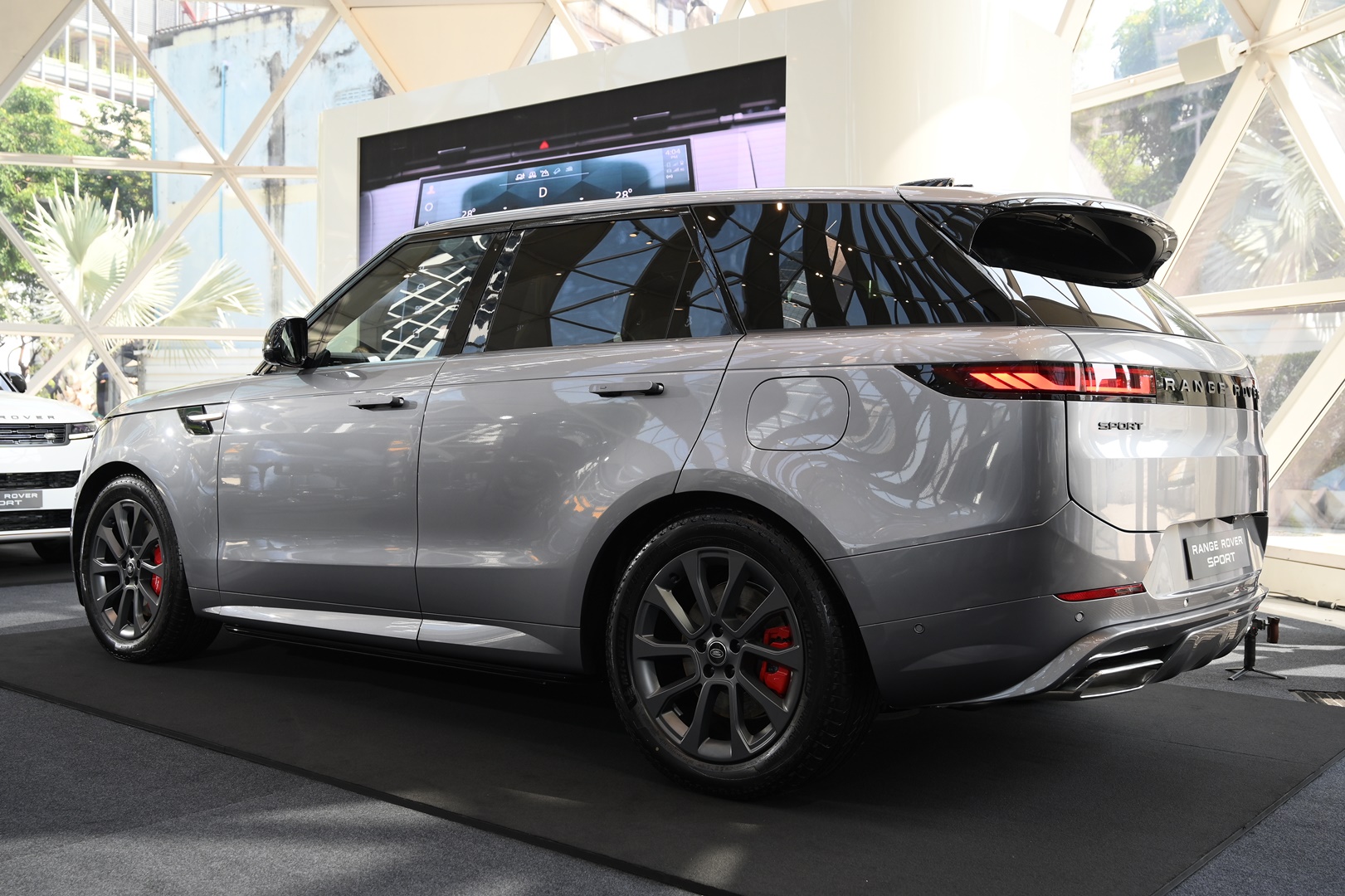Land Rover Range Rover Sport Dynamic SE Plug-In Hybrid แลนด์โรเวอร์ เรนจ์โรเวอร์ ปี 2023 : ภาพที่ 10