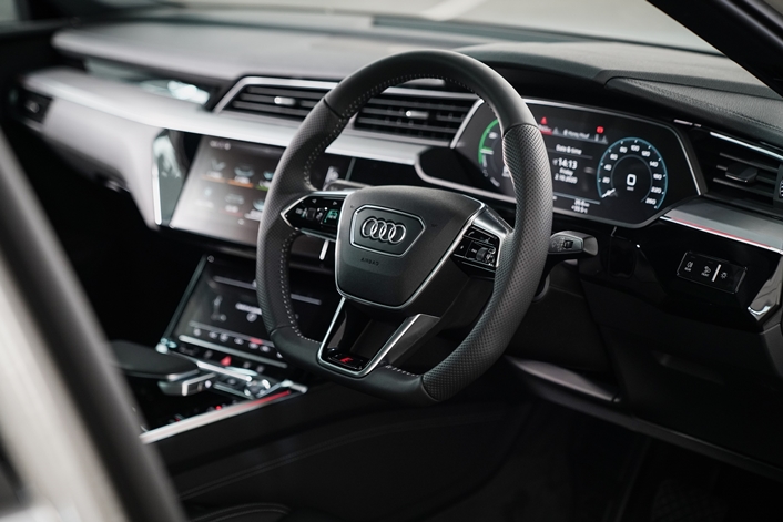 Audi e-tron Sportback 55 quattro S line อาวดี้ ปี 2020 : ภาพที่ 6