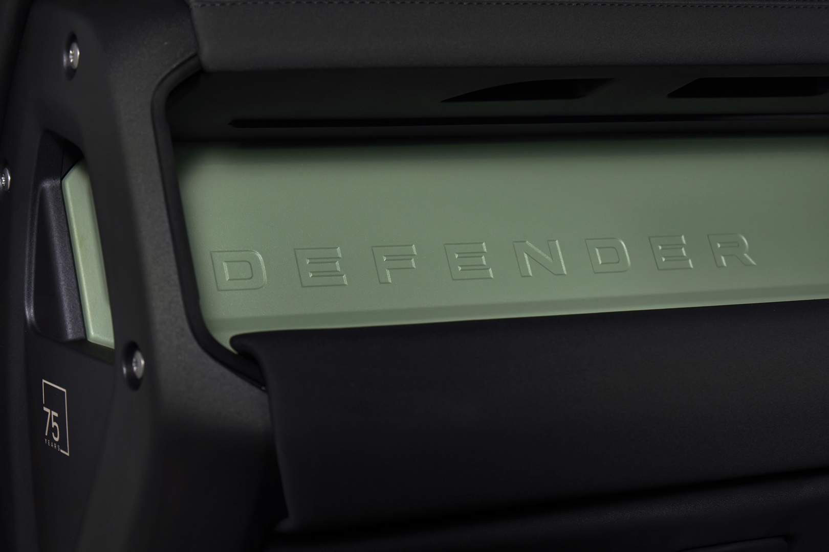 Land Rover Defender 75TH Limited Edition แลนด์โรเวอร์ ดิเฟนเดอร์ ปี 2023 : ภาพที่ 13