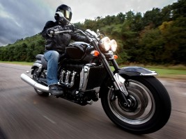 อันดับที่ 5: Triumph Rocket III Roadster ปี 2011