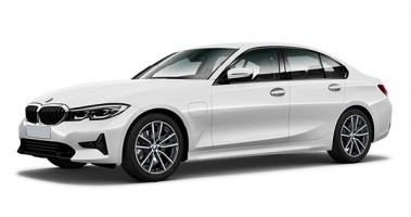 อันดับที่ 6: BMW 330E M SPORT (ราคา 2,999,000 บาท)