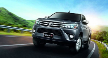 Toyota แนะนำ "Hilux Revo" รุ่นปรับปรุงใหม่ ปี 2559 เพิ่มทางเลือกใหม่ด้วย เกรด E Plus