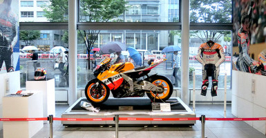 Honda Japan จัดนิทรรศการรำลึกถึง อดีตแชมป์โลก MotoGP "นิคกี้ เฮย์เดน"