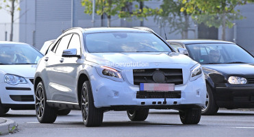 Mercedes-Benz GLA ครอสโอเวอร์ปรับโฉมหน้าใหม่ ซุ่มทดสอบ