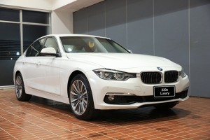 อันดับที่ 7: BMW 330e Luxury