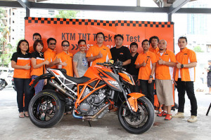 สิงห์นักบิดร่วม Test Ride บิ๊กไบค์พรีเมี่ยมแบรนด์ KTM คึกคัก กับกิจกรรม "KTM TNT Bangkok 2014"