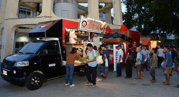 Suzuki มอบรายได้จากกิจกรรม 'Suzuki Carry Food Truck Fest' ให้โครงการ Food For Friends มูลนิธิกระจกเงา
