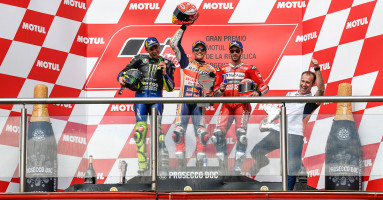 Marquez ควบรถคู่ใจคว้าแชมป์ MotoGP นำที่ 2 Rossi อยู่ 9 วินาที ตามด้วย Doviziosos ครองที่ 3