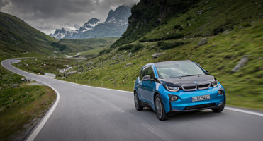 รถยนต์ไฟฟ้าเติบโตต่อเนื่อง BMW ยอดขายรถยนต์ไฟฟ้าทะลุกว่าแสนคัน