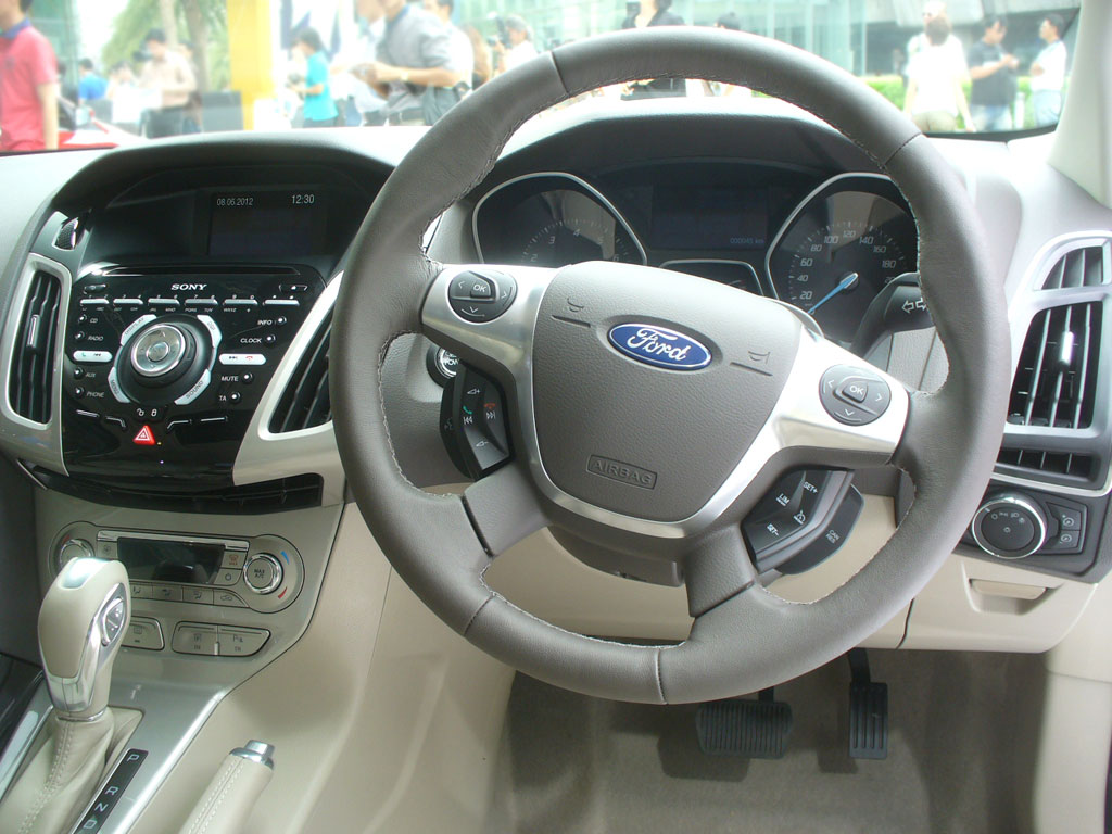 Ford Focus 4Dr 2.0L Ti-VCT GDi Titanium+ PowerShift AT ฟอร์ด โฟกัส ปี 2012 : ภาพที่ 11
