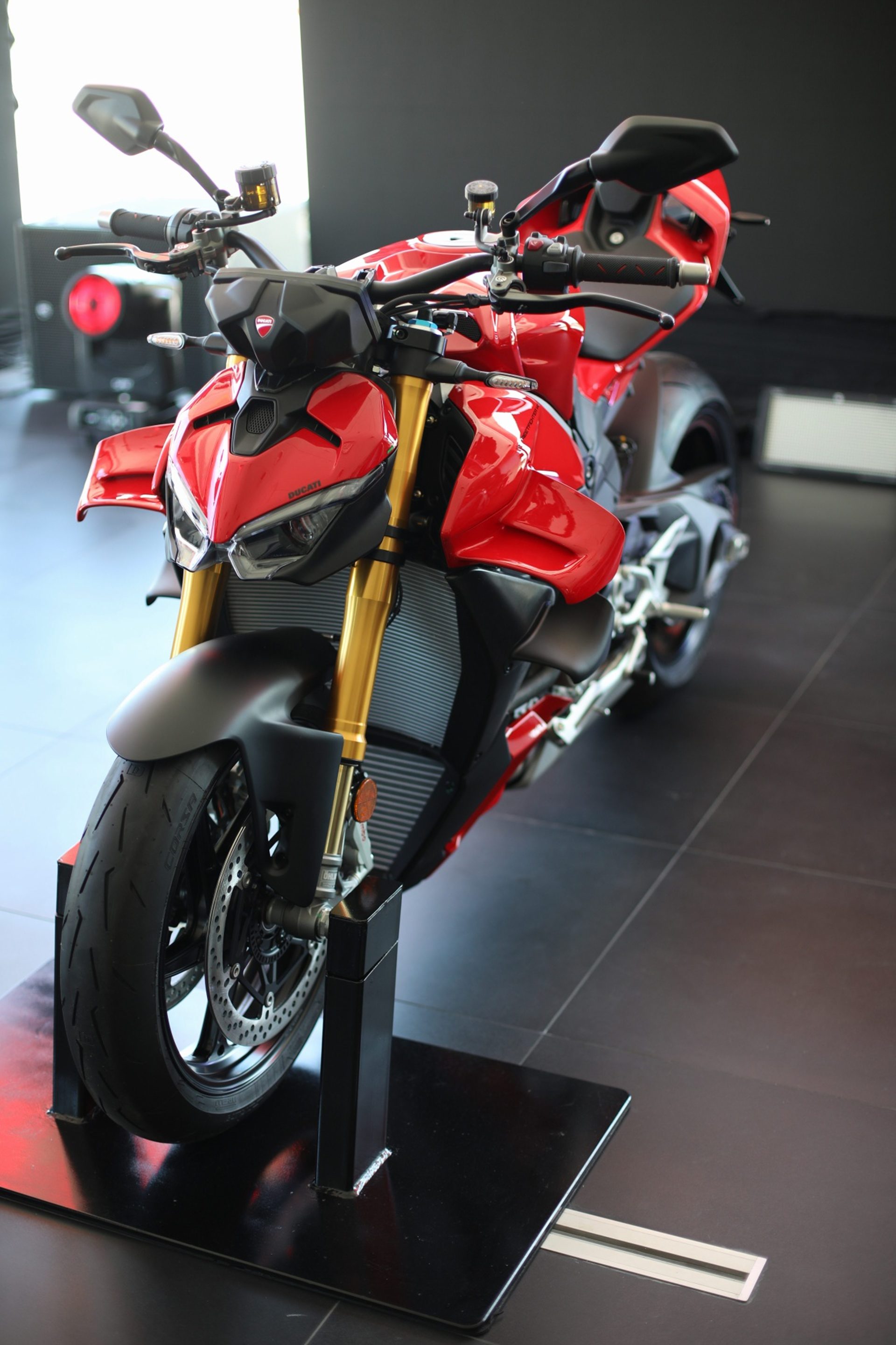 Ducati Streetfighter V4S ดูคาติ สตรีตไฟเตอร์ ปี 2025 : ภาพที่ 1
