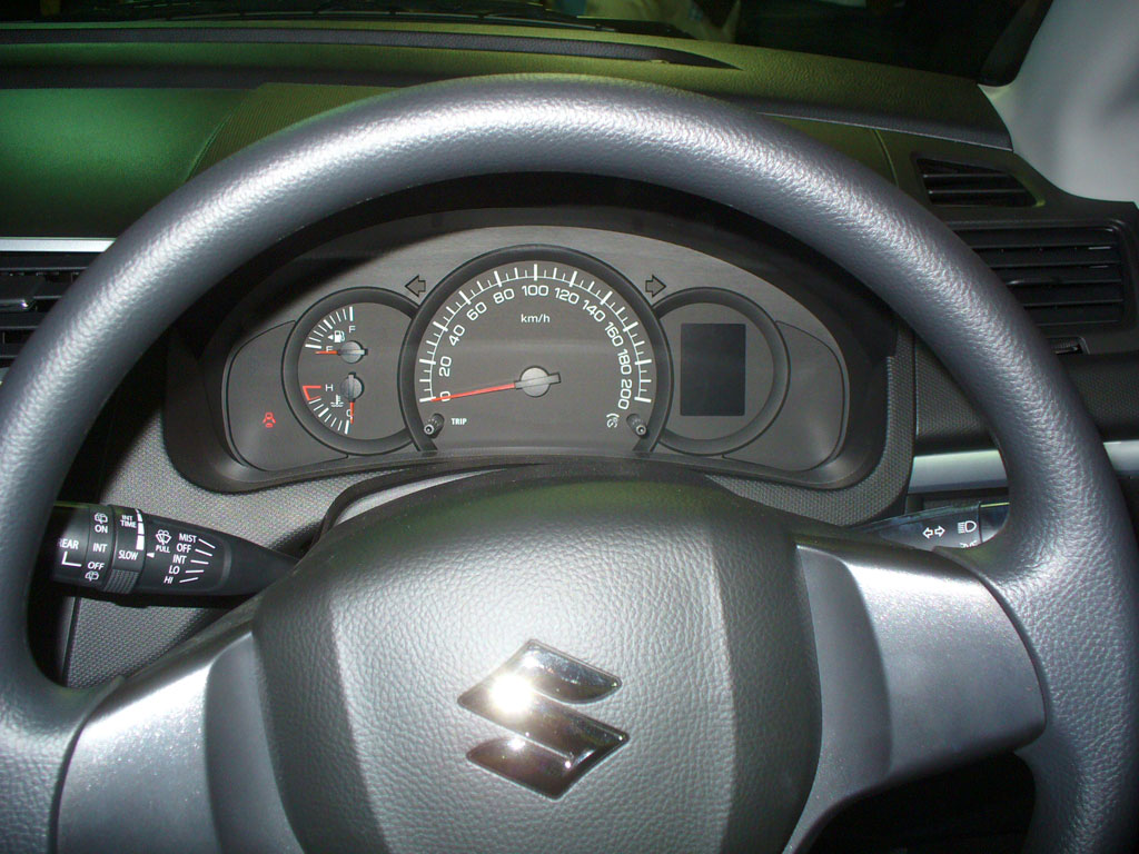 Suzuki Swift GA MT ซูซูกิ สวิฟท์ ปี 2012 : ภาพที่ 8