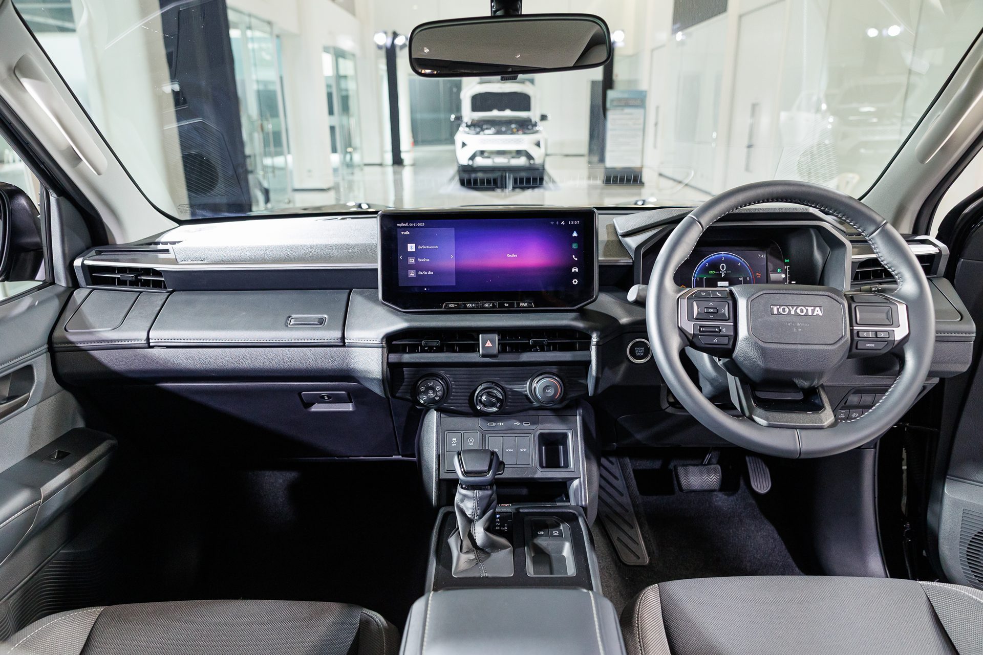 Toyota Hilux Travo Smart Cab Prerunner 2.8 Premium AT โตโยต้า ไฮลักซ์ ทราโว ปี 2025 : ภาพที่ 11