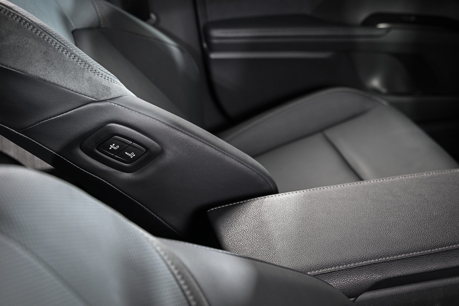 Toyota Camry HEV Premium โตโยต้า คัมรี่ ปี 2024 : ภาพที่ 14