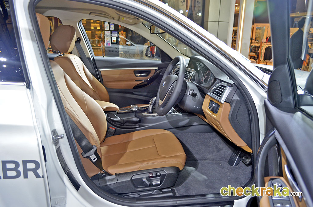 BMW Series 3 320d Celebration Edition บีเอ็มดับเบิลยู ซีรีส์3 ปี 2016 : ภาพที่ 6
