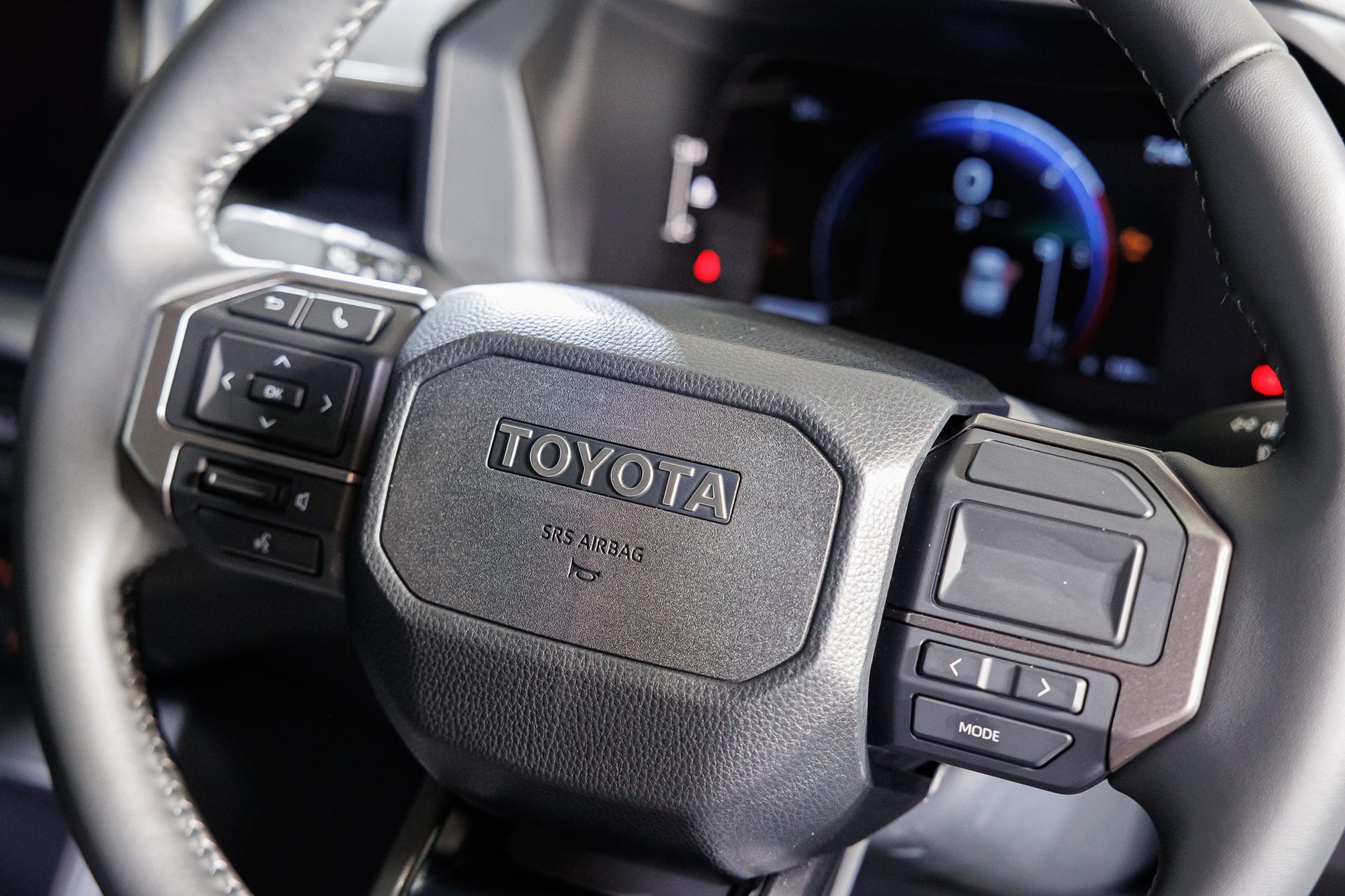 Toyota Hilux Travo Smart Cab Prerunner 2.8 Smart MT โตโยต้า ไฮลักซ์ ทราโว ปี 2025 : ภาพที่ 12