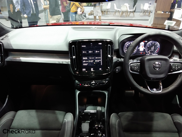 Volvo XC40 T4 Momentum with White Roof วอลโว่ XC40 ปี 2018 : ภาพที่ 14