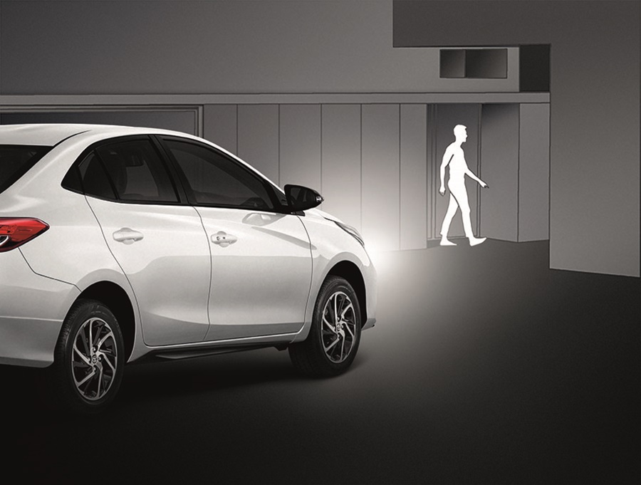 Toyota Yaris Sport Premium with Black Roof โตโยต้า ยาริส ปี 2020 : ภาพที่ 13