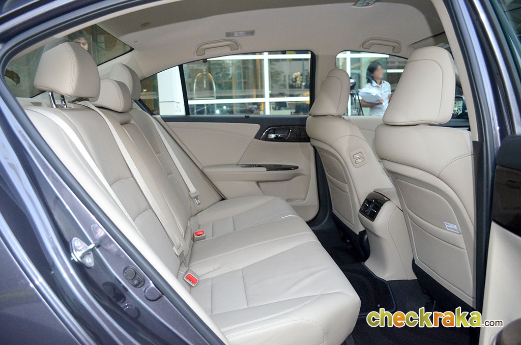 Honda Accord 2.4 EL NAVI ฮอนด้า แอคคอร์ด ปี 2013 : ภาพที่ 18