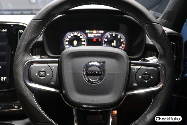 Volvo XC40 T4 Momentum with White Roof วอลโว่ XC40 ปี 2018 : ภาพที่ 7