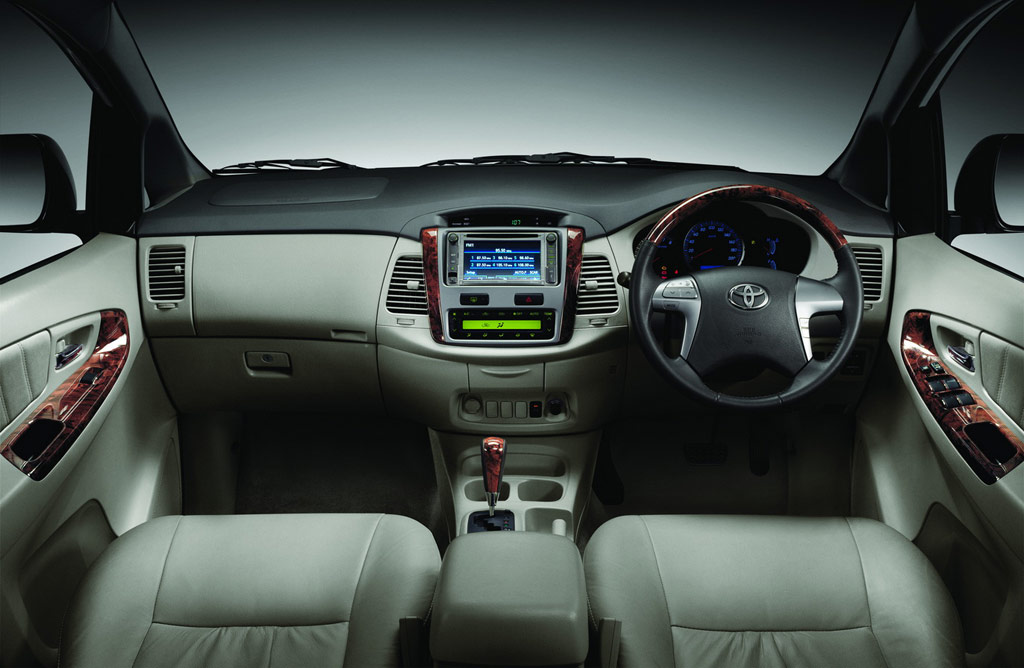 Toyota Innova 2.0 E M/T โตโยต้า อินโนว่า ปี 2011 : ภาพที่ 7