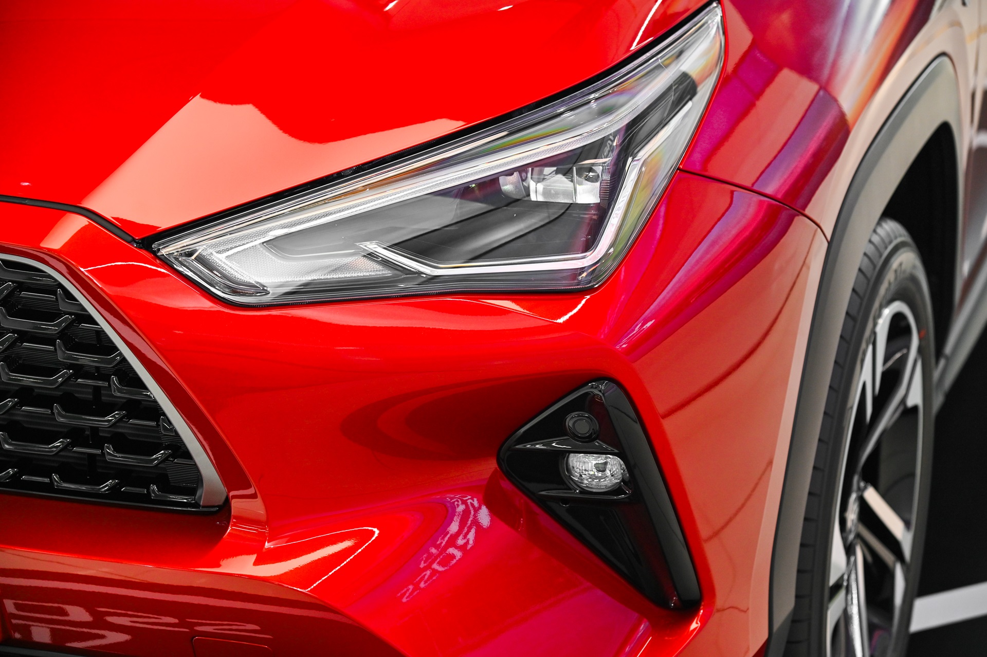 Toyota Yaris Cross HEV Premium Luxury โตโยต้า ปี 2023 : ภาพที่ 4
