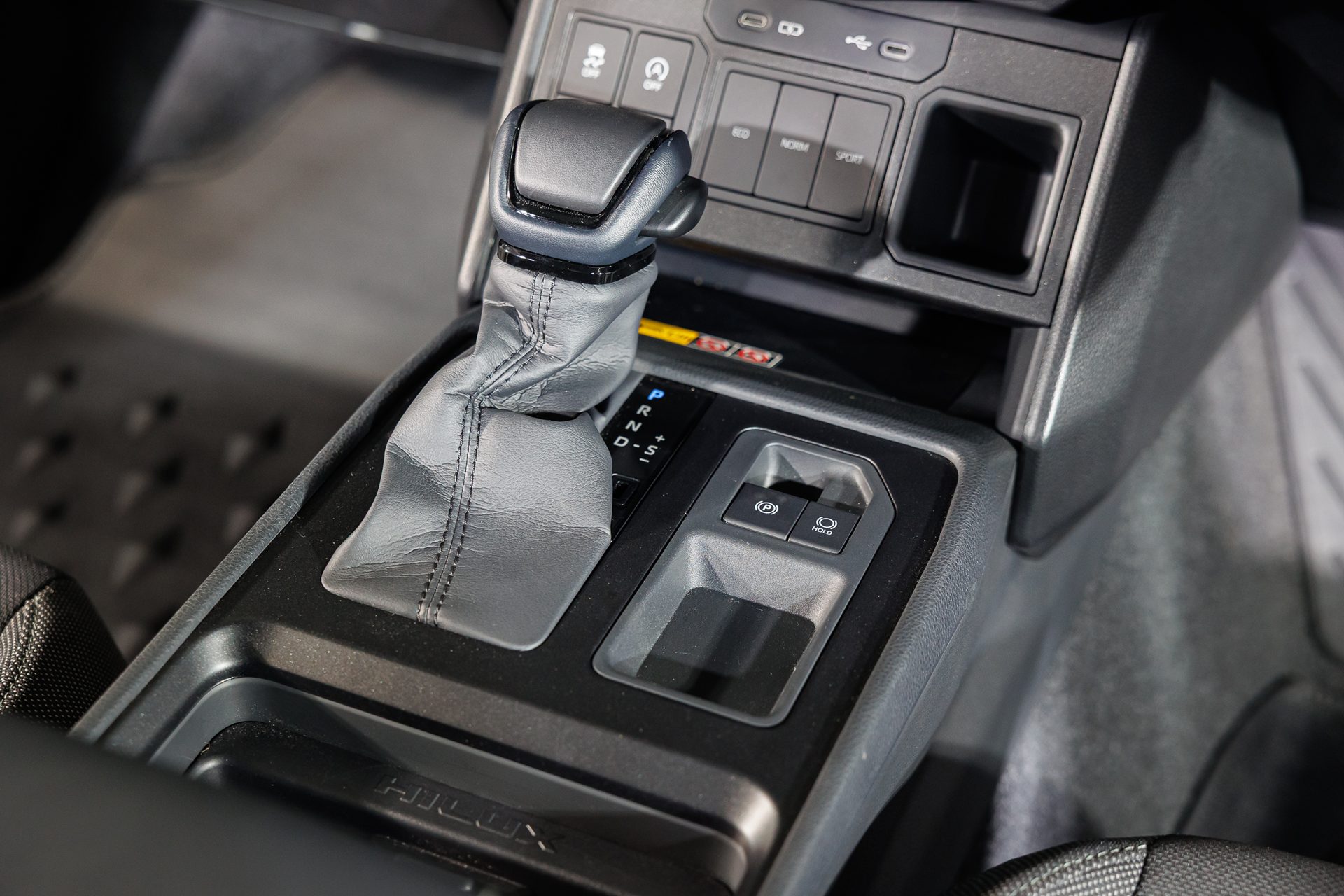 Toyota Hilux Travo Double Cab Prerunner 2.8 Smart AT โตโยต้า ไฮลักซ์ ทราโว ปี 2025 : ภาพที่ 8