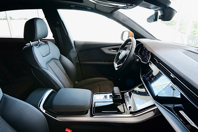 Audi Q8 55 TFSI quattro S Line อาวดี้ ปี 2018 : ภาพที่ 6