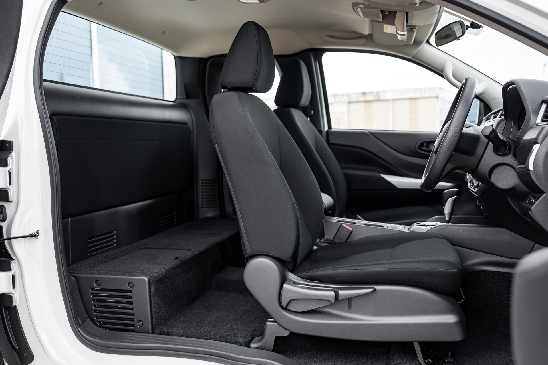 Nissan Navara King Cab Calibre SL 7AT นิสสัน นาวาร่า ปี 2025 : ภาพที่ 15