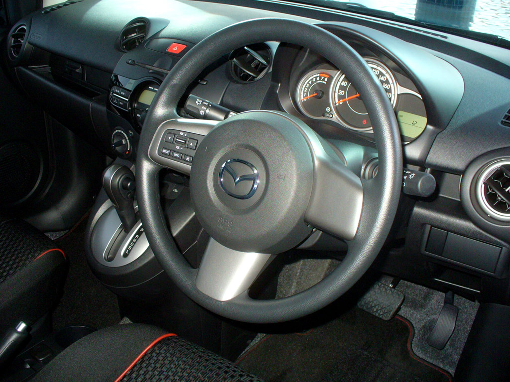 Mazda 2 Sports Maxx AT มาสด้า ปี 2012 : ภาพที่ 10