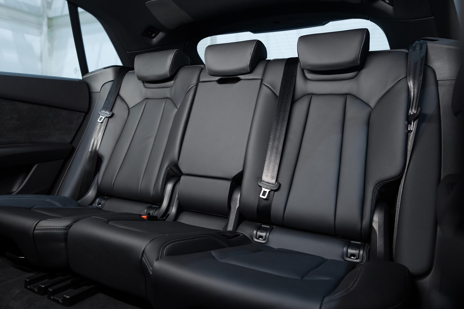 Audi Q8 TFSI e quattro S line edition one อาวดี้ ปี 2024 : ภาพที่ 16