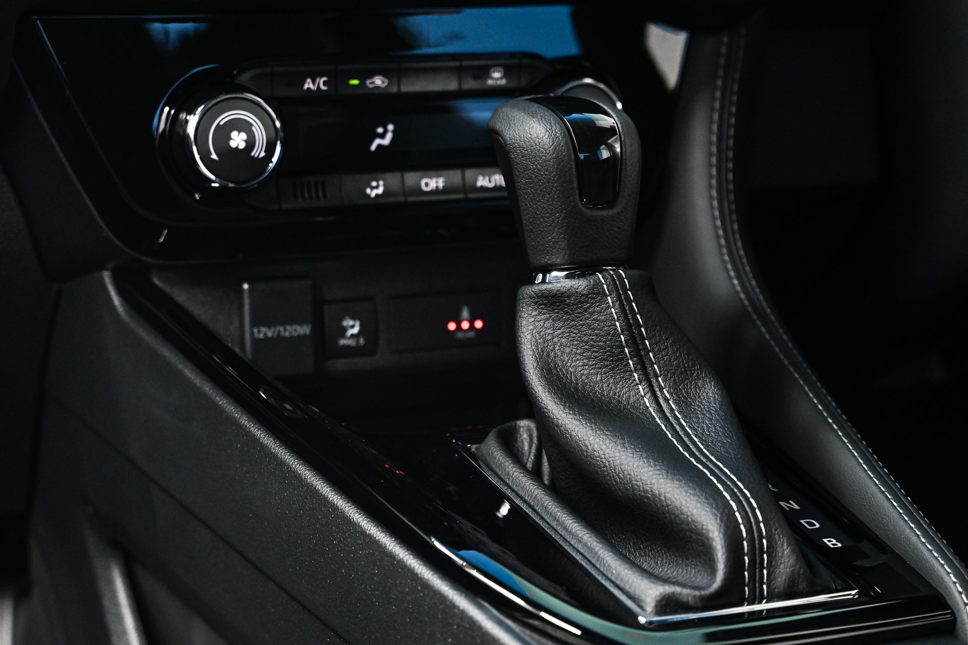 Toyota Yaris ATIV HEV GR Sport โตโยต้า ยาริส ปี 2025 : ภาพที่ 10