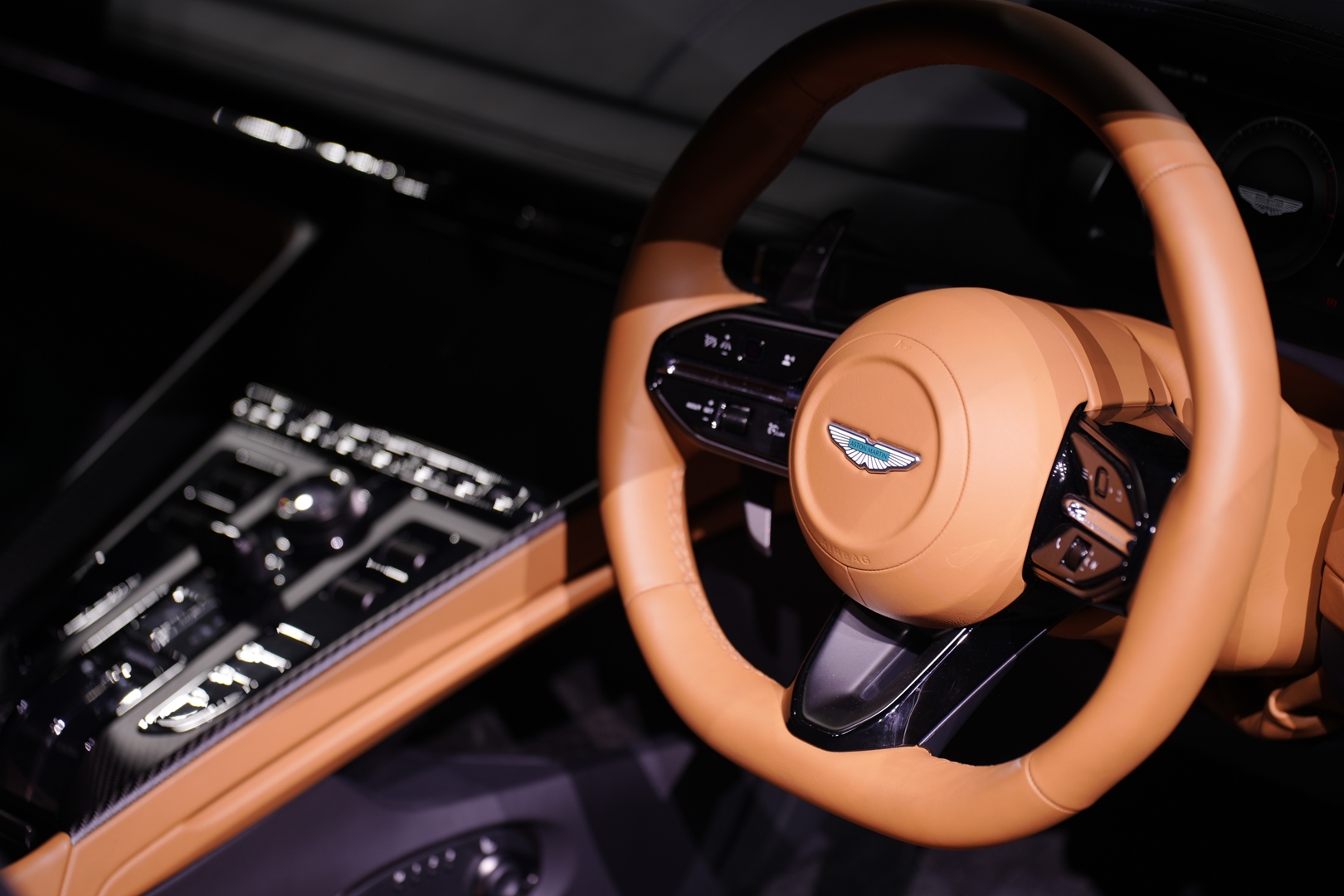 Aston Martin DB12 V8 แอสตัน มาร์ติน ปี 2023 : ภาพที่ 3