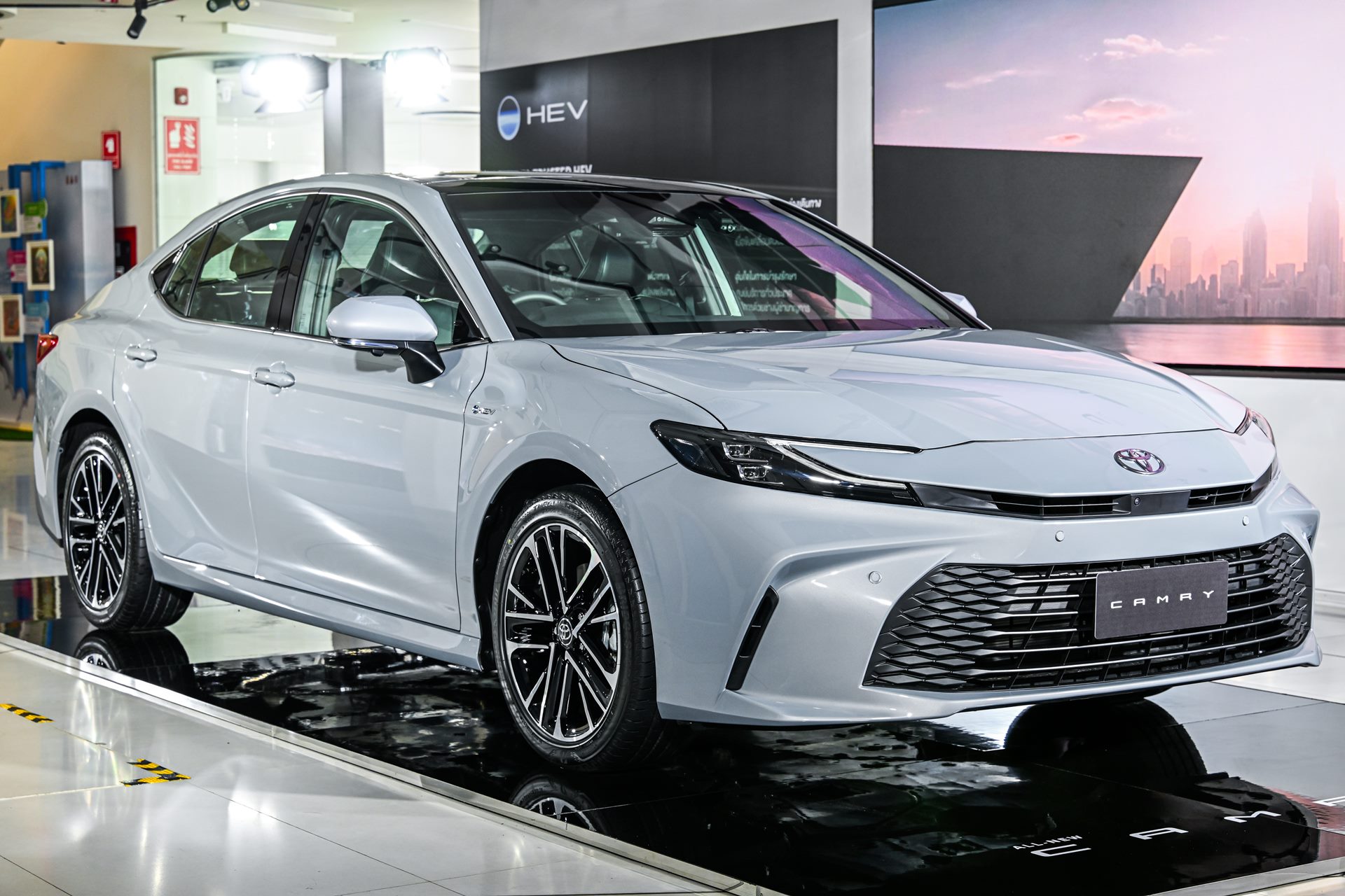 Toyota Camry HEV Premium โตโยต้า คัมรี่ ปี 2024 : ภาพที่ 1