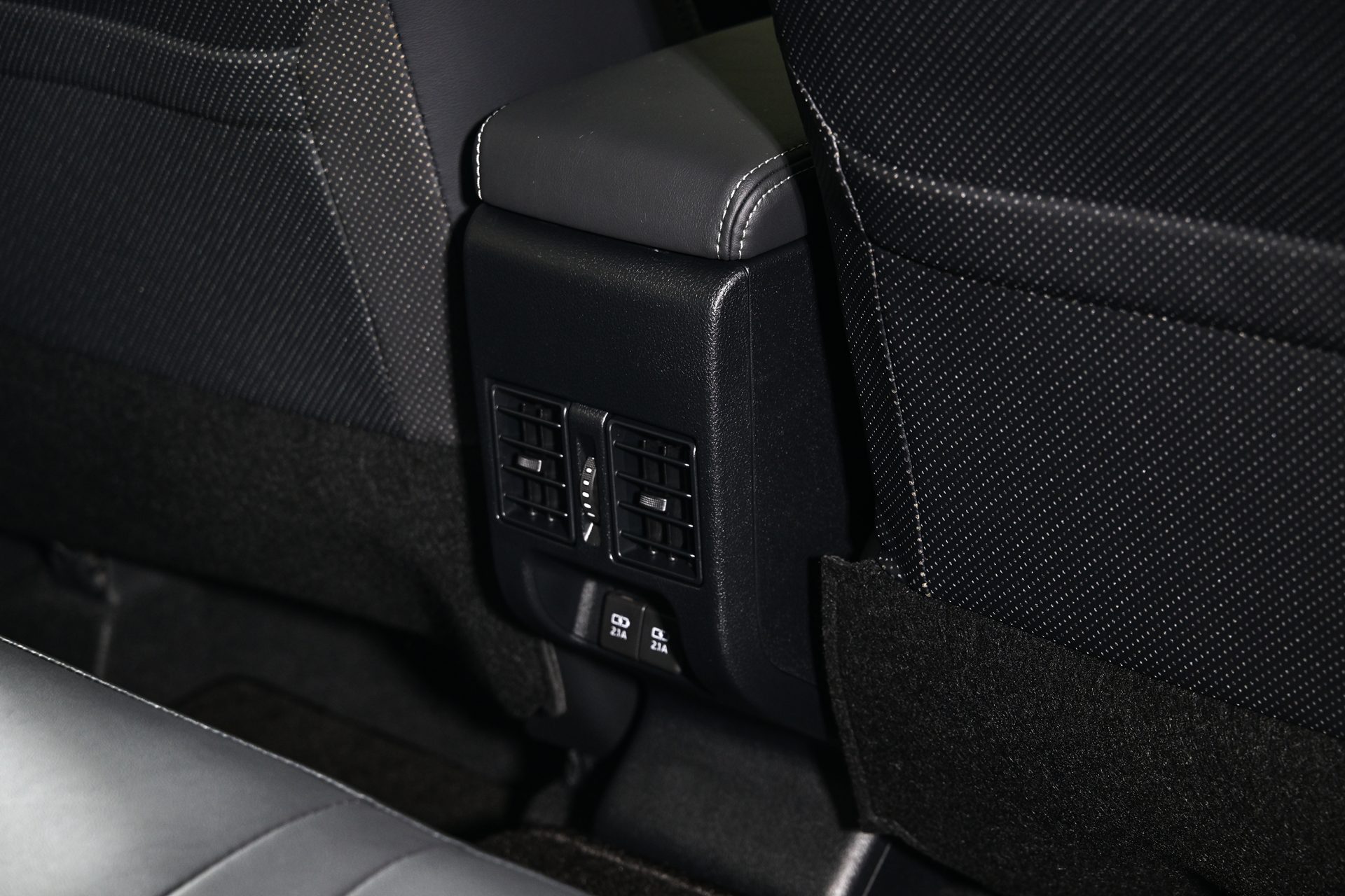 Toyota Yaris ATIV HEV Premium โตโยต้า ยาริส ปี 2025 : ภาพที่ 14