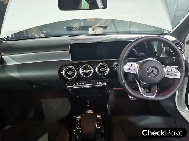 Mercedes-benz A-Class A200 AMG Dynamic เมอร์เซเดส-เบนซ์ เอ-คลาส ปี 2019 : ภาพที่ 10