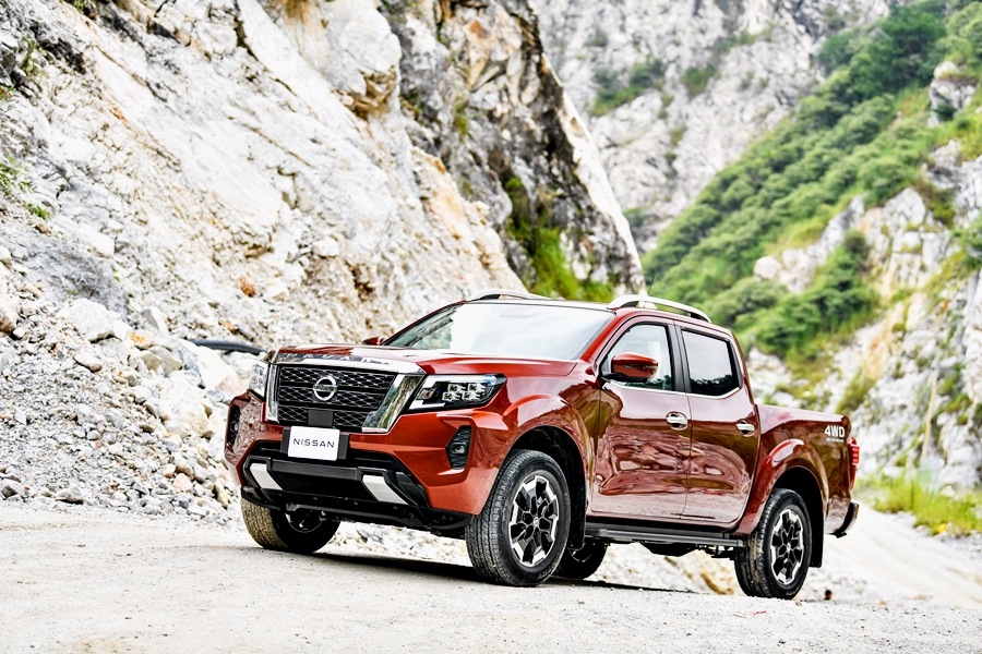 Nissan Navara Double Cab CALIBRE E 7AT MY20 นิสสัน นาวาร่า ปี 2020 : ภาพที่ 2