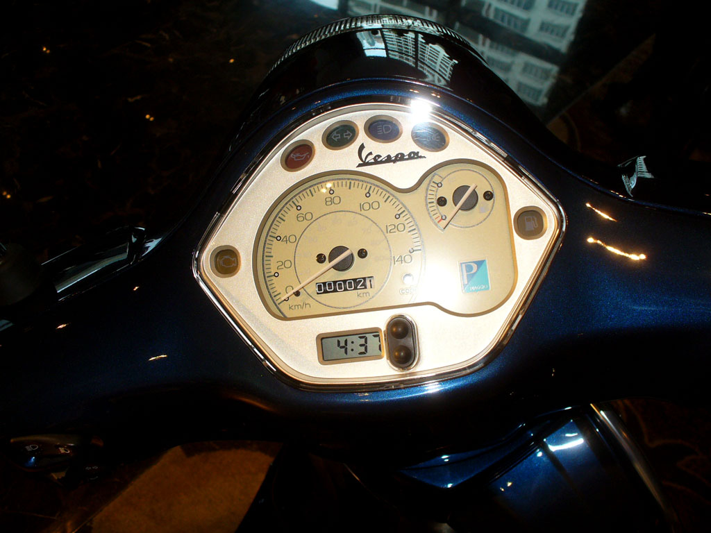 Vespa GTS 300 ie Super (Urban Sports) เวสป้า ปี 2012 : ภาพที่ 7