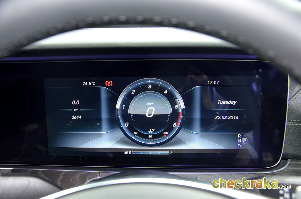 Mercedes-benz E-Class E 220 D AMG Dynamic เมอร์เซเดส-เบนซ์ อี-คลาส ปี 2016 : ภาพที่ 13