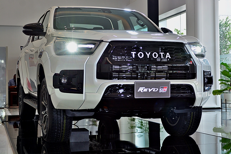 Toyota Revo GR Sport 2.8 AT Hi-Floor 4X4 โตโยต้า รีโว่ ปี 2021 : ภาพที่ 2