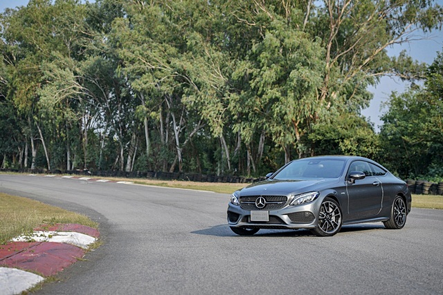 Mercedes-benz AMG C 43 4MATIC Coupe CKD เมอร์เซเดส-เบนซ์ เอเอ็มจี ปี 2018 : ภาพที่ 12