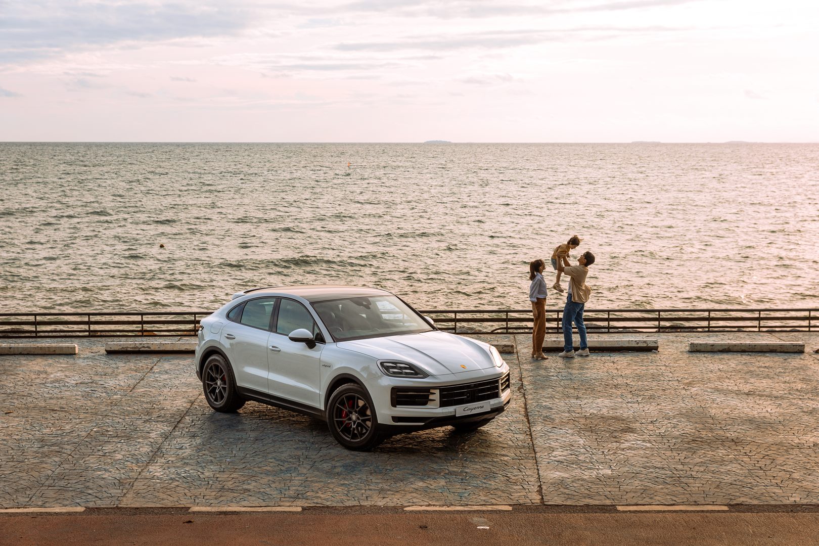 Porsche Cayenne S E-Hybrid Coupé ปอร์เช่ คาเยน ปี 2024 : ภาพที่ 5