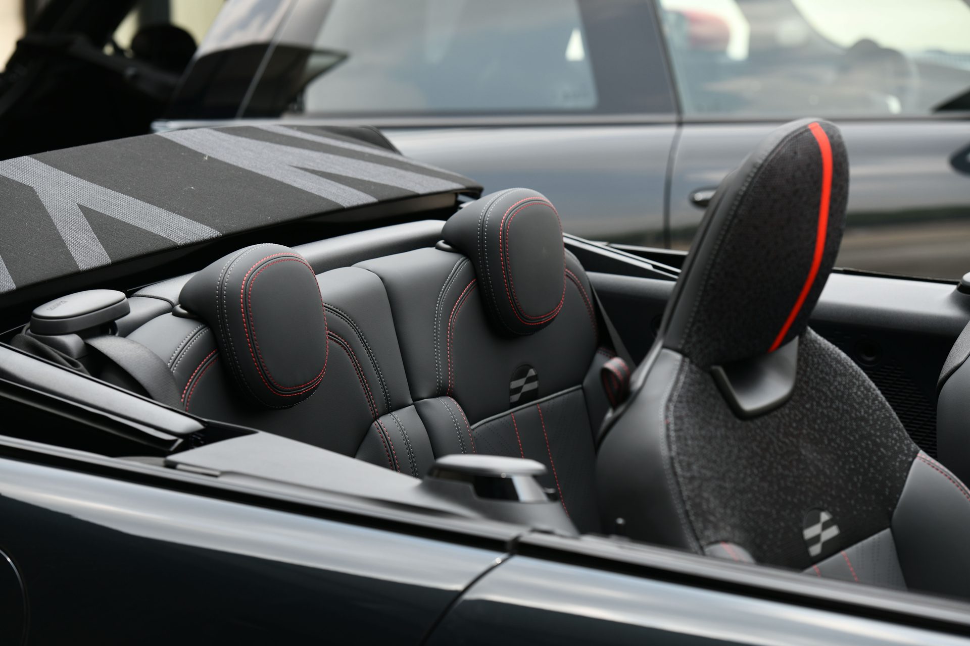 Mini John Cooper Works Convertible มินิ จอห์น คูเปอร์ เวิร์กส์ ปี 2025 : ภาพที่ 3