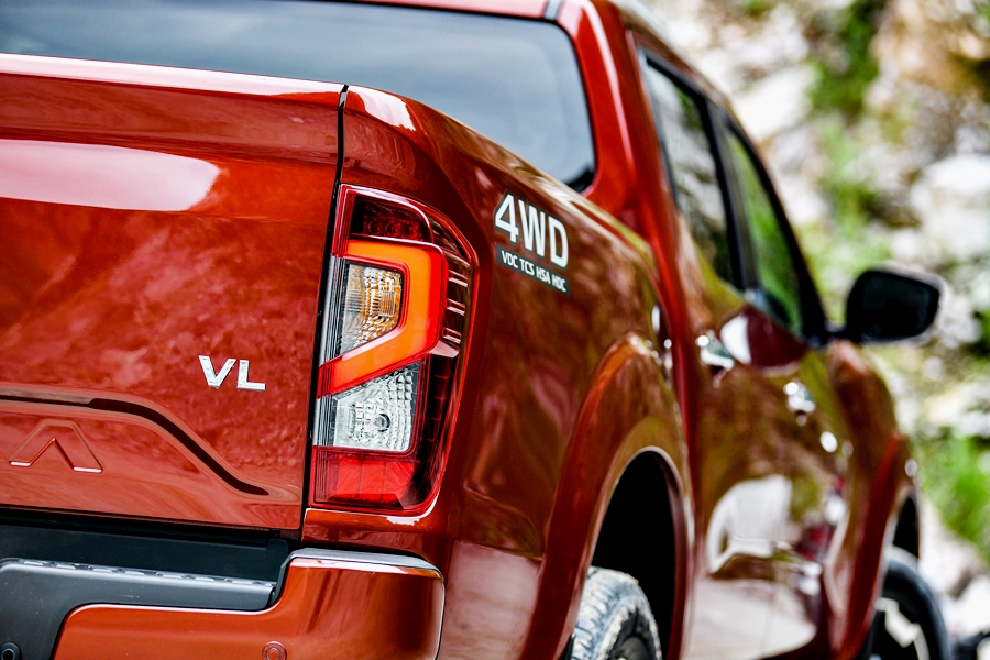 Nissan Navara Double Cab Calibre E 6MT นิสสัน นาวาร่า ปี 2024 : ภาพที่ 6