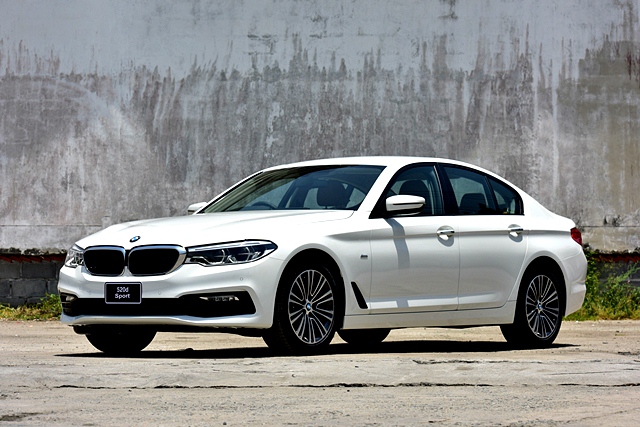 BMW Series 5 520d Sport บีเอ็มดับเบิลยู ซีรีส์5 ปี 2017 : ภาพที่ 9