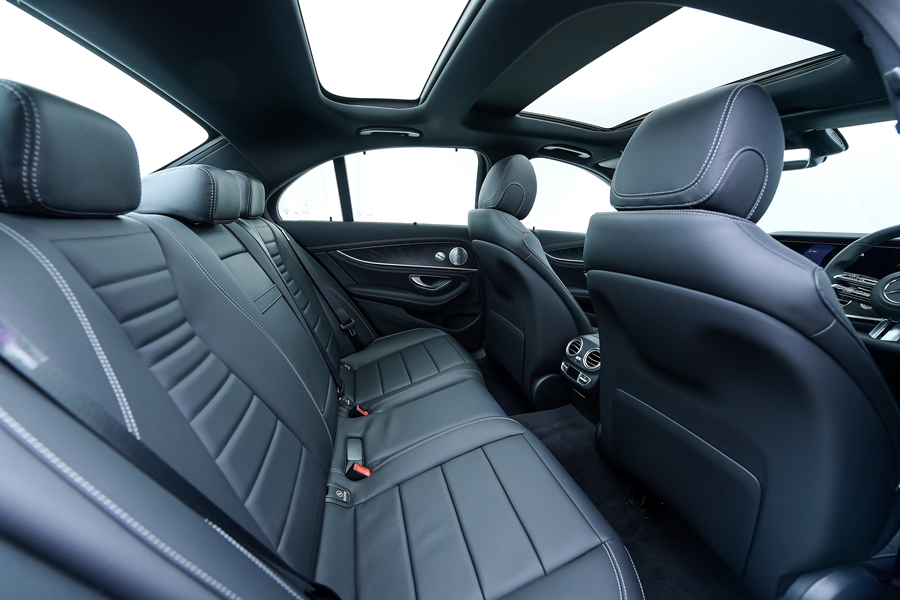 Mercedes-benz E-Class E 300 e AMG Dynamic เมอร์เซเดส-เบนซ์ อี-คลาส ปี 2021 : ภาพที่ 21