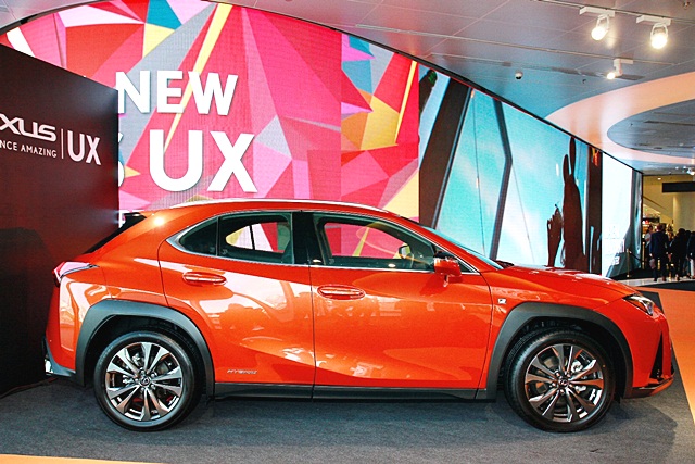 Lexus UX 250h Luxury เลกซัส ปี 2019 : ภาพที่ 2