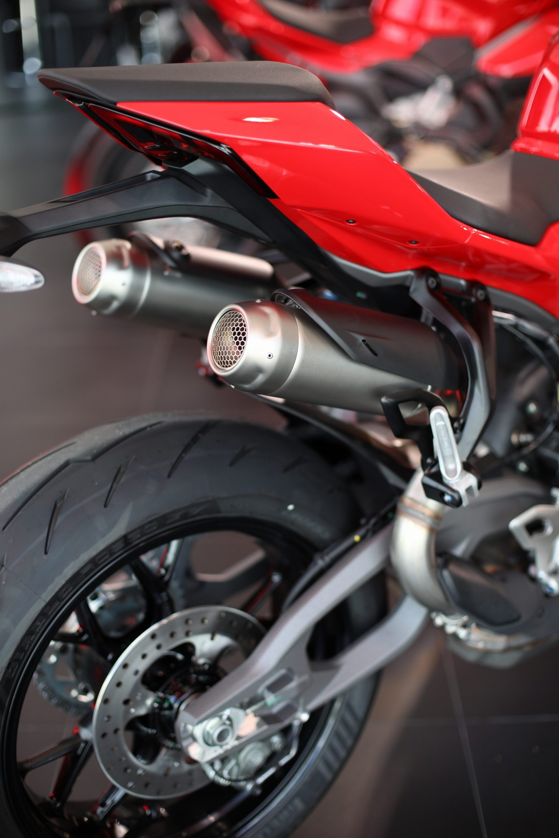Ducati Streetfighter V2S ดูคาติ สตรีตไฟเตอร์ ปี 2025 : ภาพที่ 7