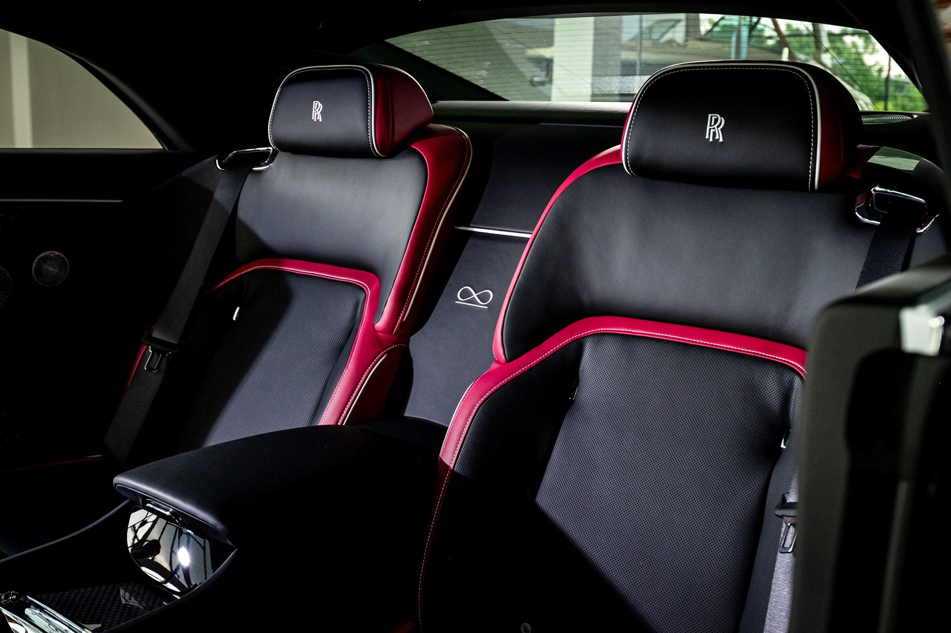 Rolls-Royce Black Badge Spectre โรลส์-รอยซ์ ปี 2025 : ภาพที่ 9